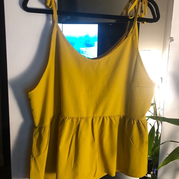 Yellow shirt - Picture 2 of 2